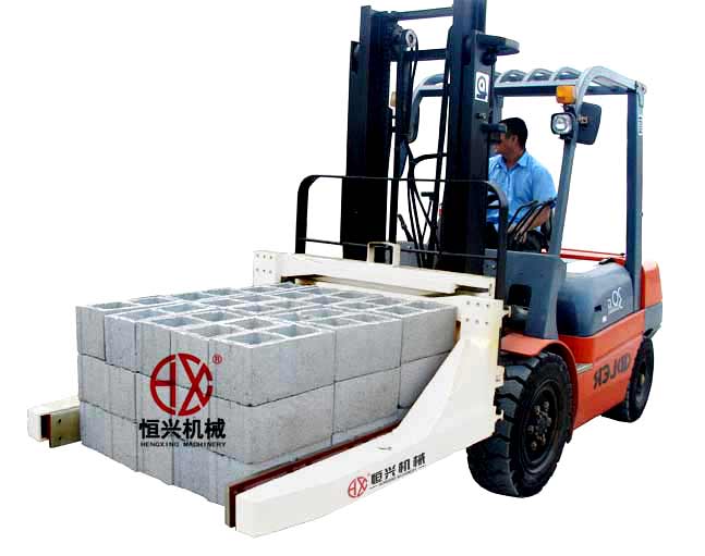 夏季抱(bào)磚機(jī)夾磚液壓壓力(lì)沒穩定的(de)原因(yīn)